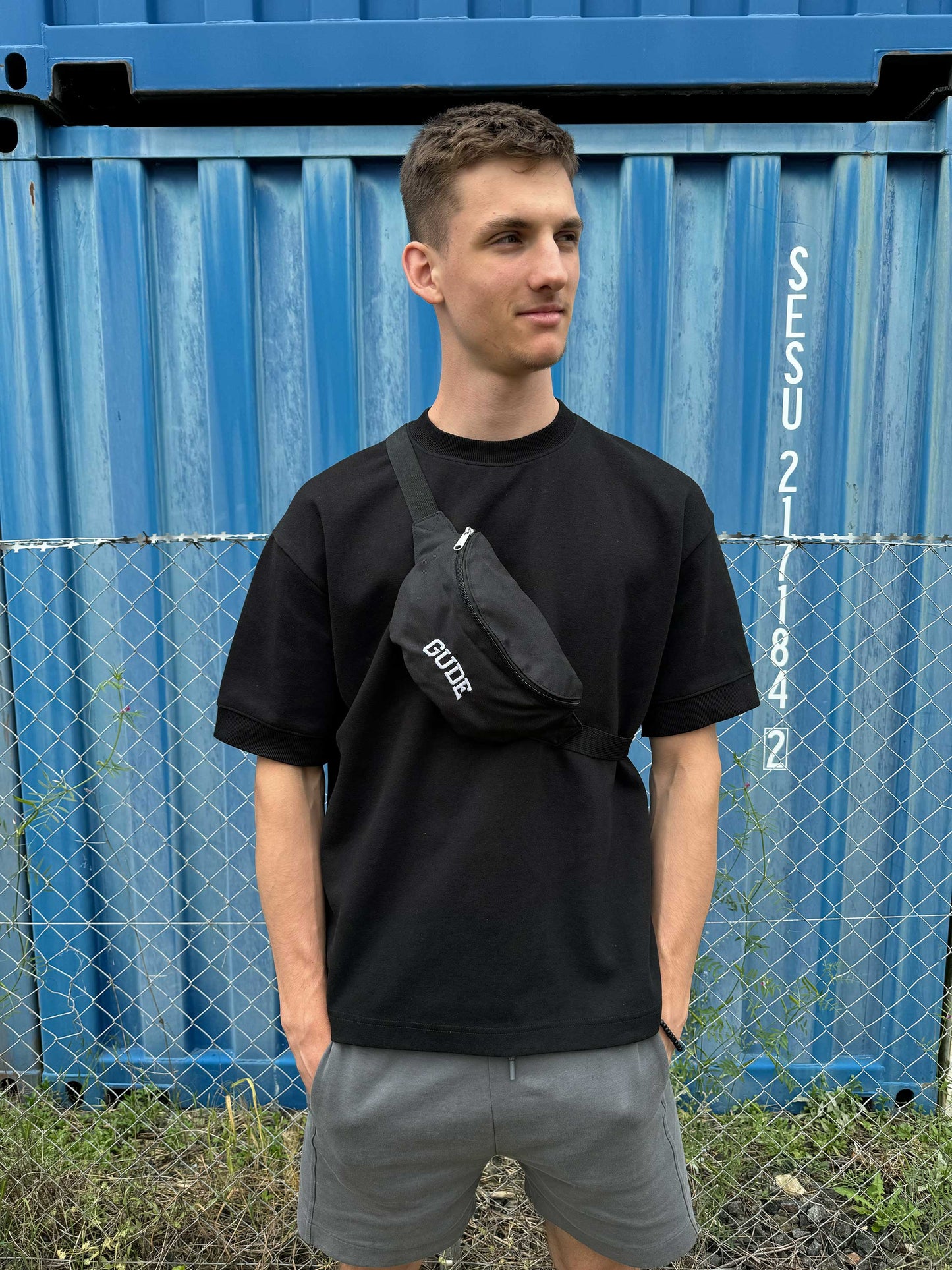 GUDE HIP BAG - weiss auf schwarz