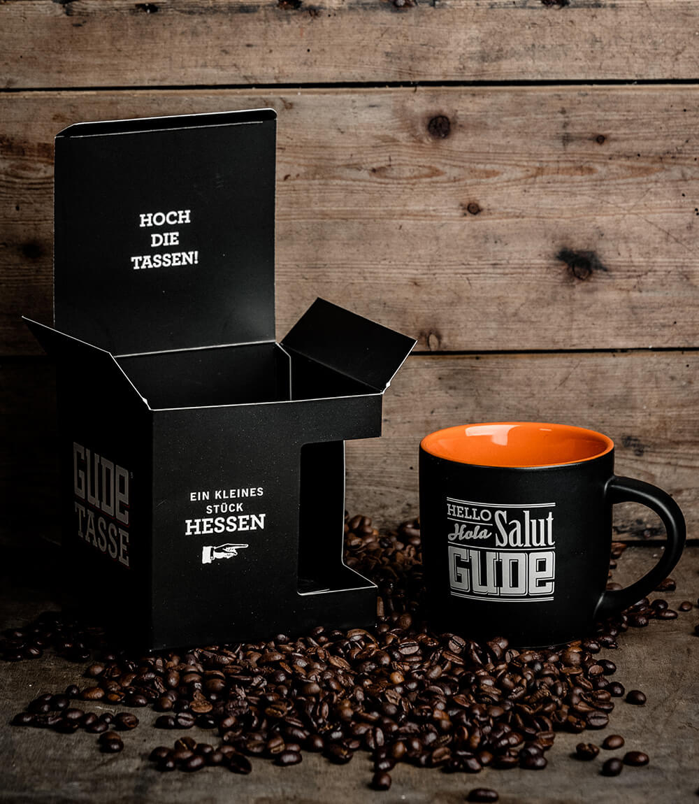 Hello, Hola, Salut, GUDE - GUDE Tasse, schwarz