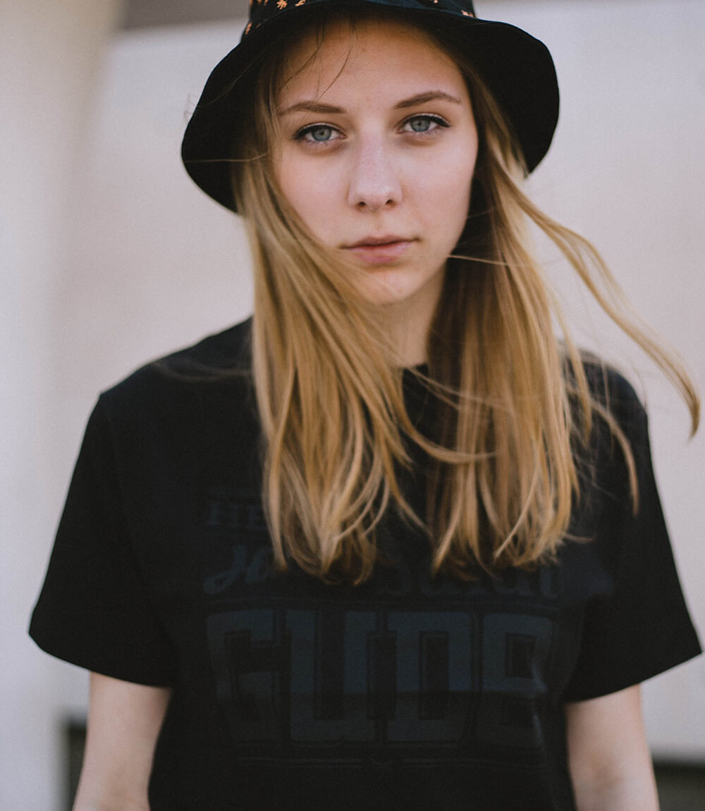 Hello, Hola, Salut, GUDE - Shirt, schwarz auf schwarz